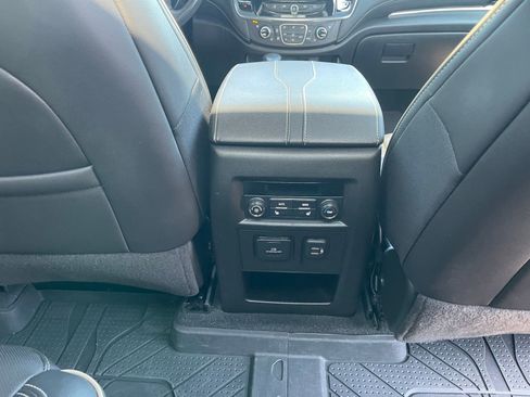 Used 2022 Chevrolet Traverse Premier image 29