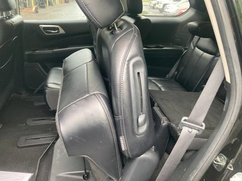 Used 2020 Nissan Pathfinder SL AWD/4WD image 32