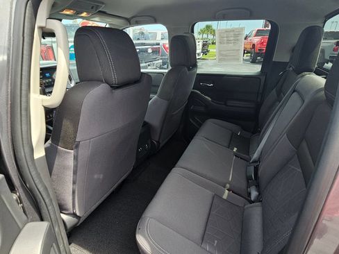 Certified 2025 Nissan Frontier SV w/ SV Convenience Package RWD image 11