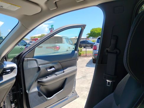 Used 2025 Nissan Kicks SV w/ SV Premium Package FWD image 86