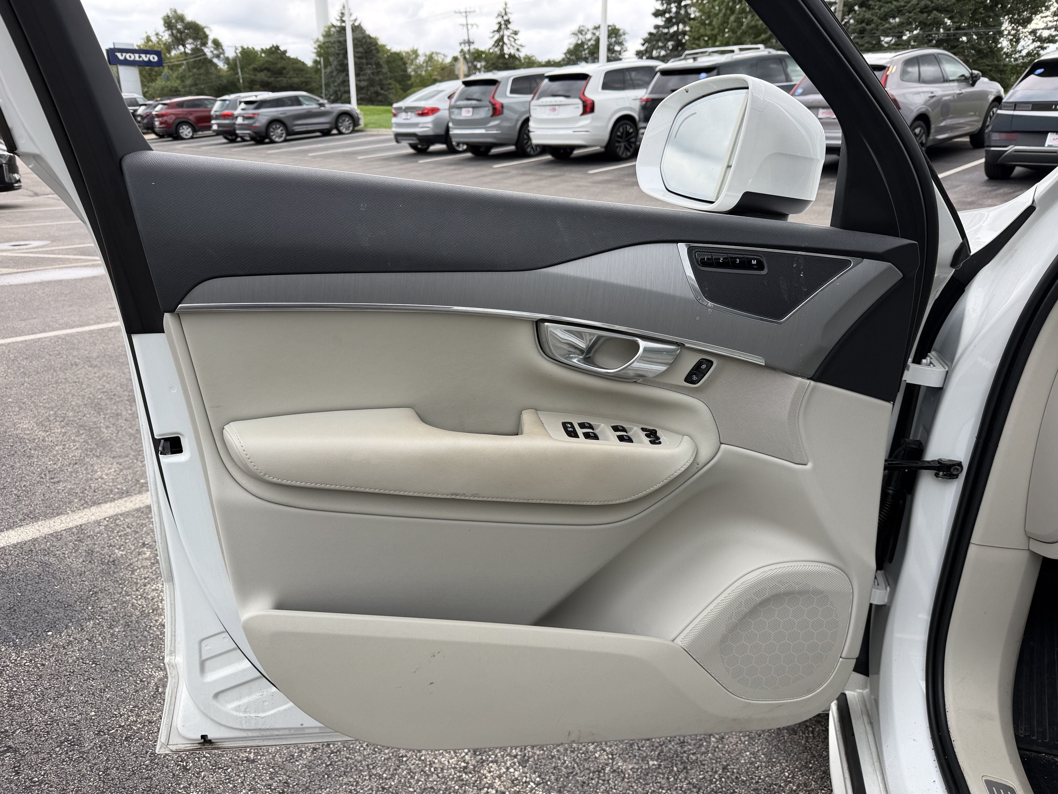 Used 2024 Volvo XC90 B5 Core w/ Protection Package Premier AWD/4WD image 7