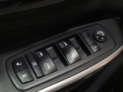 Used 2019 Jeep Cherokee Limited image 27