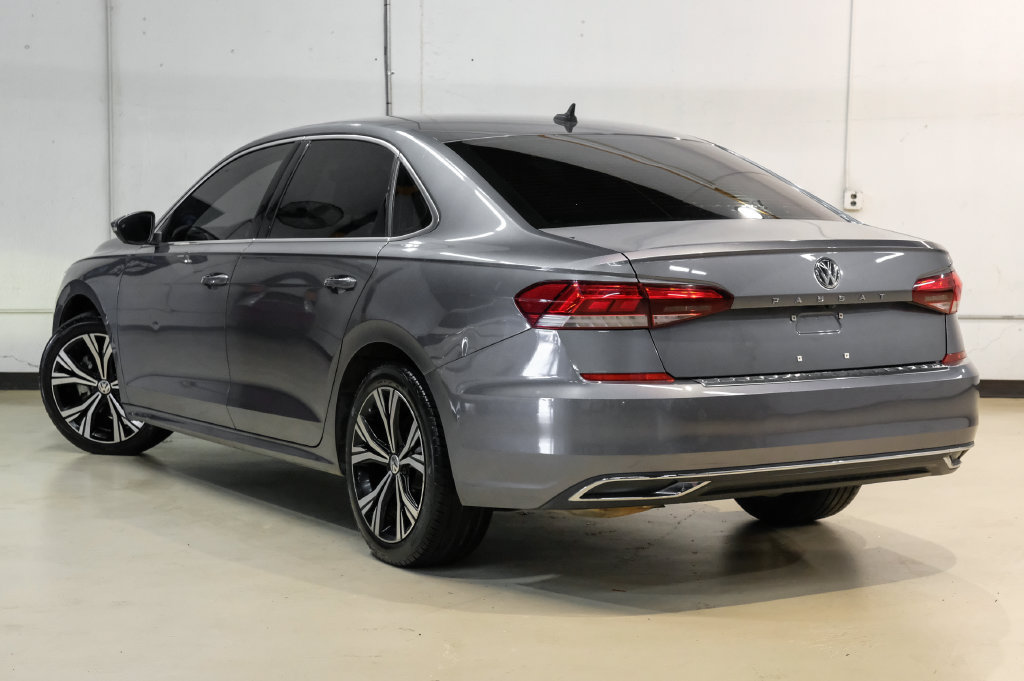 Used 2022 Volkswagen Passat 2.0T SE FWD image 12
