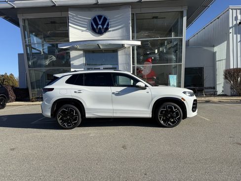 New 2026 Volkswagen Tiguan SEL R-Line image 2