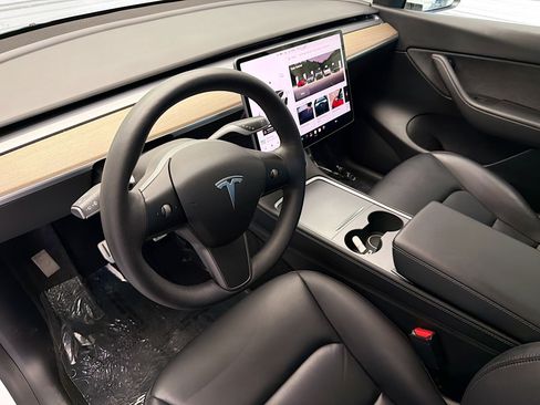 Used 2022 Tesla Model Y Performance AWD/4WD image 7