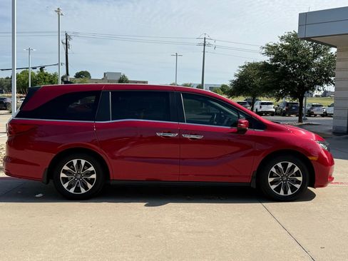 Used 2024 Honda Odyssey EX-L image 10