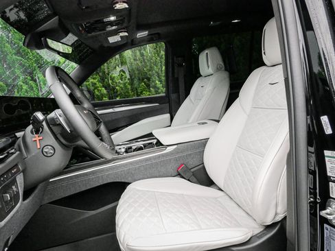Used 2026 Cadillac Escalade V AWD/4WD image 7