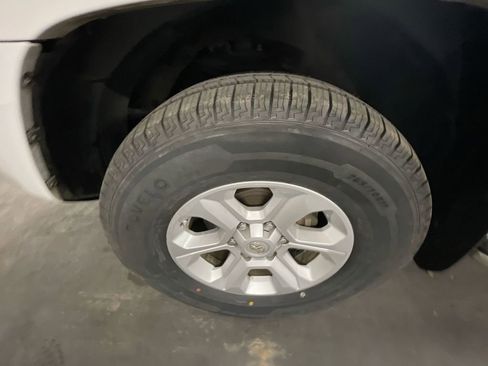 Used 2018 Toyota 4Runner SR5 Premium image 32