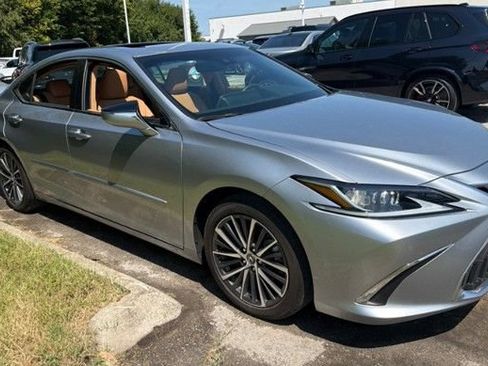 Used 2025 Lexus ES 350 w/ Premium Package FWD image 2