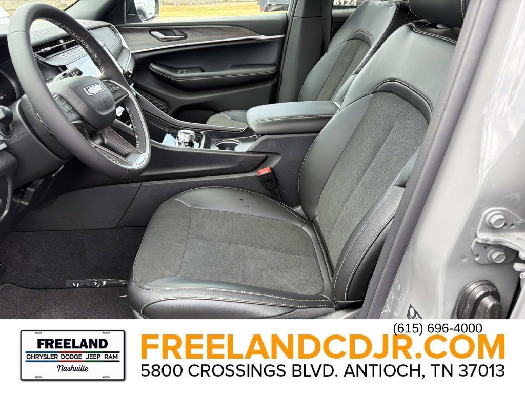 New 2027 Jeep Grand Cherokee Altitude AWD/4WD image 19