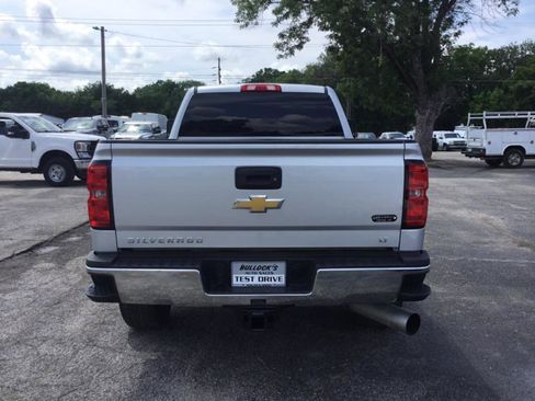 Used 2015 Chevrolet Silverado 2500 LT w/ LT Convenience Package AWD/4WD image 4