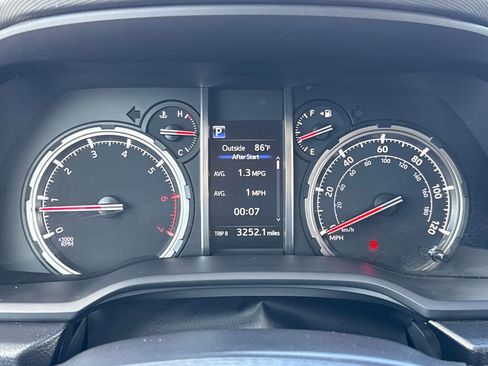 Used 2021 Toyota 4Runner Venture w/ Moonroof Package AWD/4WD image 18