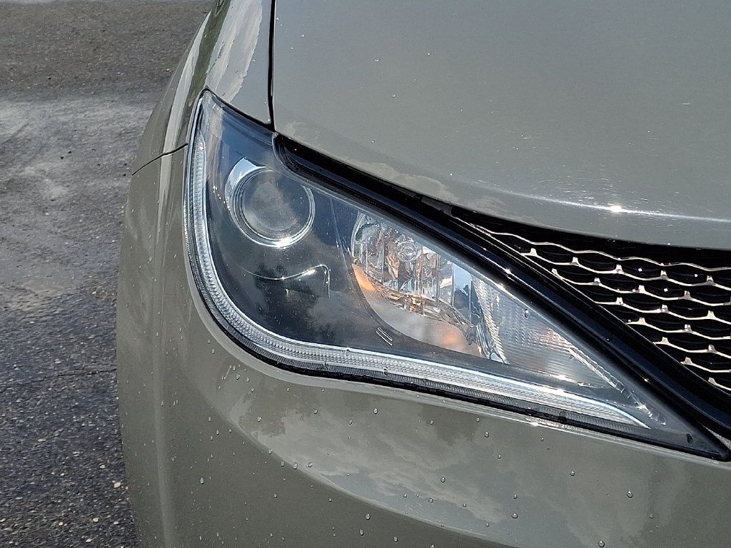 Used 2020 Chrysler Pacifica Touring-L w/ Advanced Safetytec Group AWD/4WD image 12