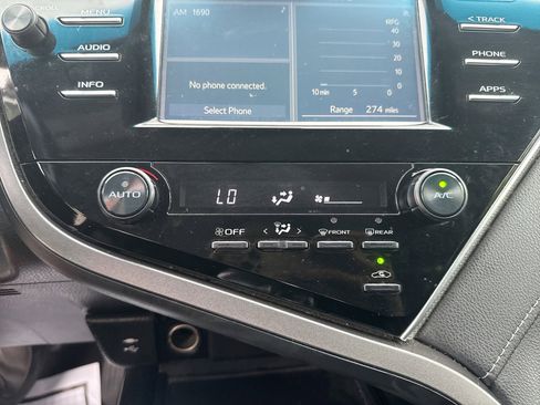 Used 2018 Toyota Camry SE FWD image 16