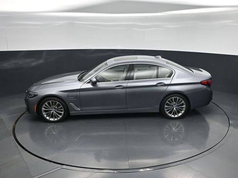 Used 2022 BMW 530e w/ Convenience Package RWD image 38