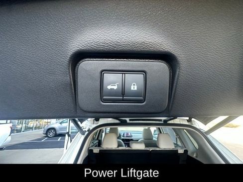 Used 2022 Nissan Rogue SV w/ SV Premium Package image 11