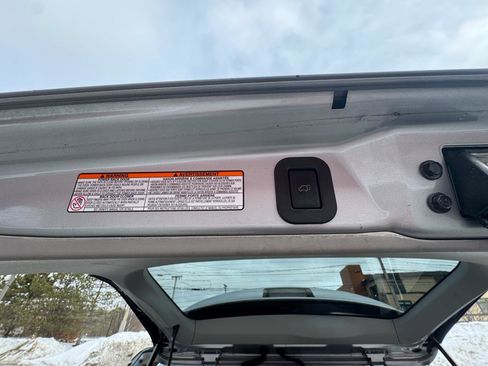 Used 2015 Toyota Sienna XLE image 12