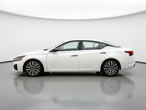 Used 2025 Nissan Altima 2.5 SV image 5