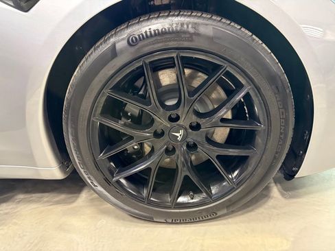 Used 2024 Tesla Model S image 24