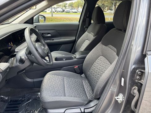 Used 2025 Nissan Kicks SV image 31