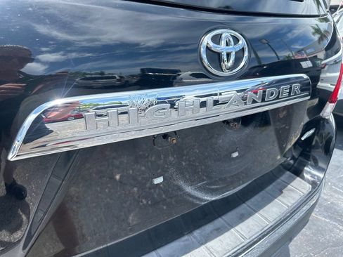 Used 2011 Toyota Highlander 4WD w/ Tow Pkg image 23
