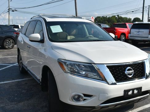 Used 2014 Nissan Pathfinder Platinum w/ Platinum Premium Package AWD/4WD image 2