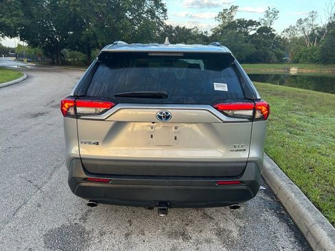 Used 2021 Toyota RAV4 XLE Premium AWD/4WD image 5