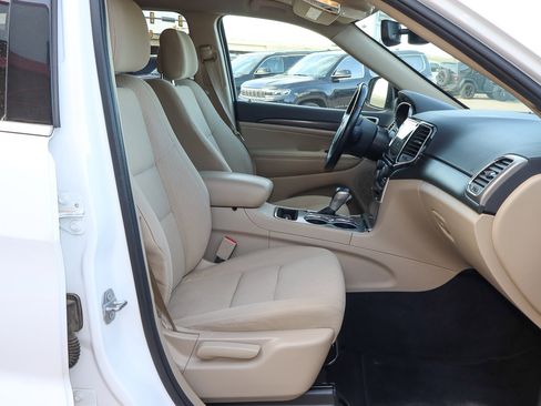 Used 2022 Jeep Grand Cherokee Laredo E w/ Security & Convenience Group image 25