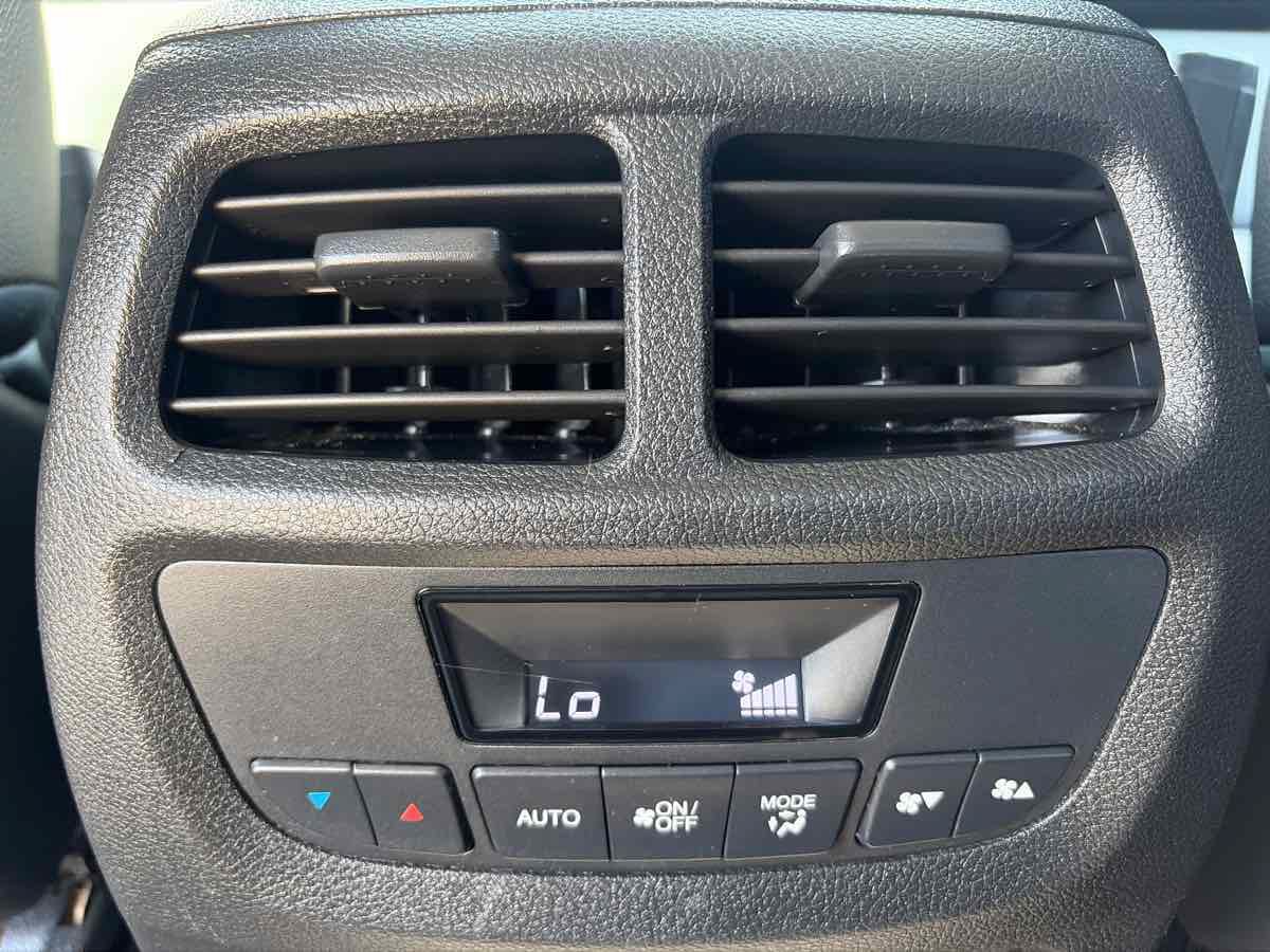 Used 2018 Honda Pilot Touring image 16