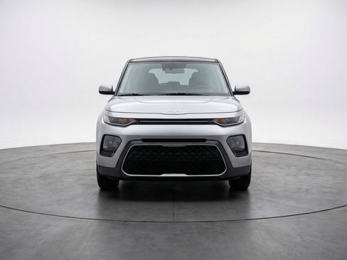 Used 2025 Kia Soul LX w/ LX Technology Package image 2