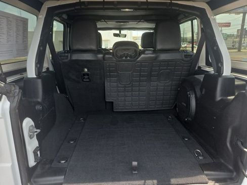 Used 2018 Jeep Wrangler Unlimited Rubicon AWD/4WD image 23