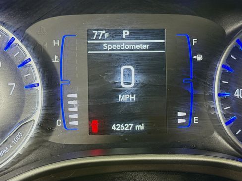 Used 2022 Chrysler Voyager LX FWD image 16