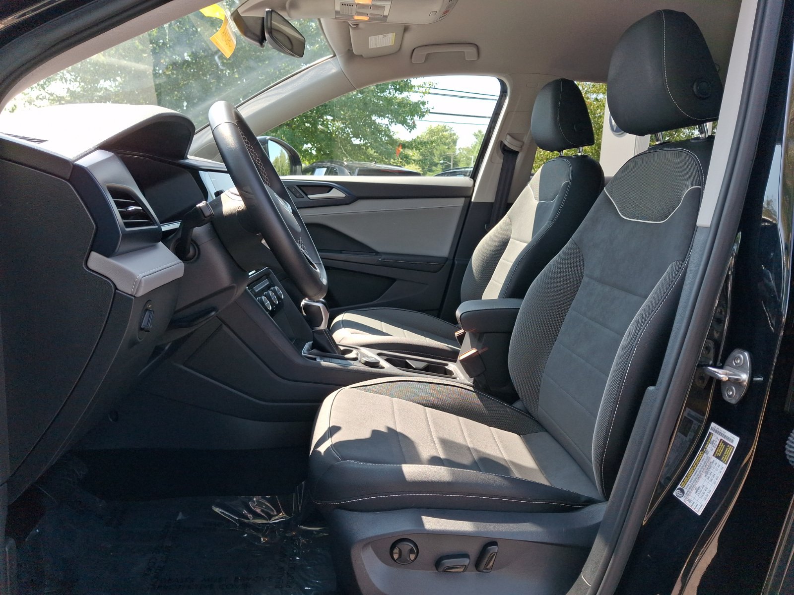 Certified 2024 Volkswagen Taos SE AWD/4WD image 14