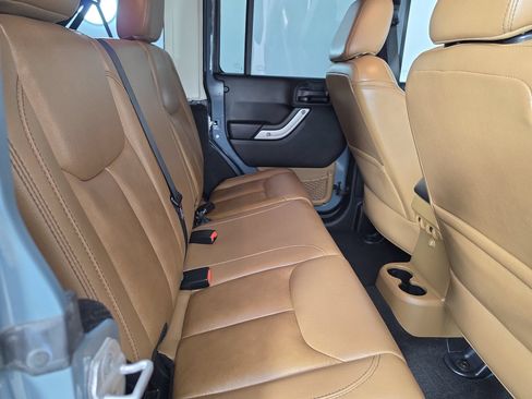 Used 2014 Jeep Wrangler Unlimited Sahara w/ Connectivity Group AWD/4WD image 35