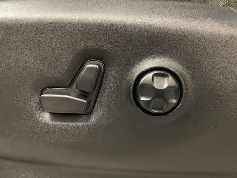 Used 2018 Chrysler Pacifica Touring-L w/ Tire & Wheel Group FWD image 5
