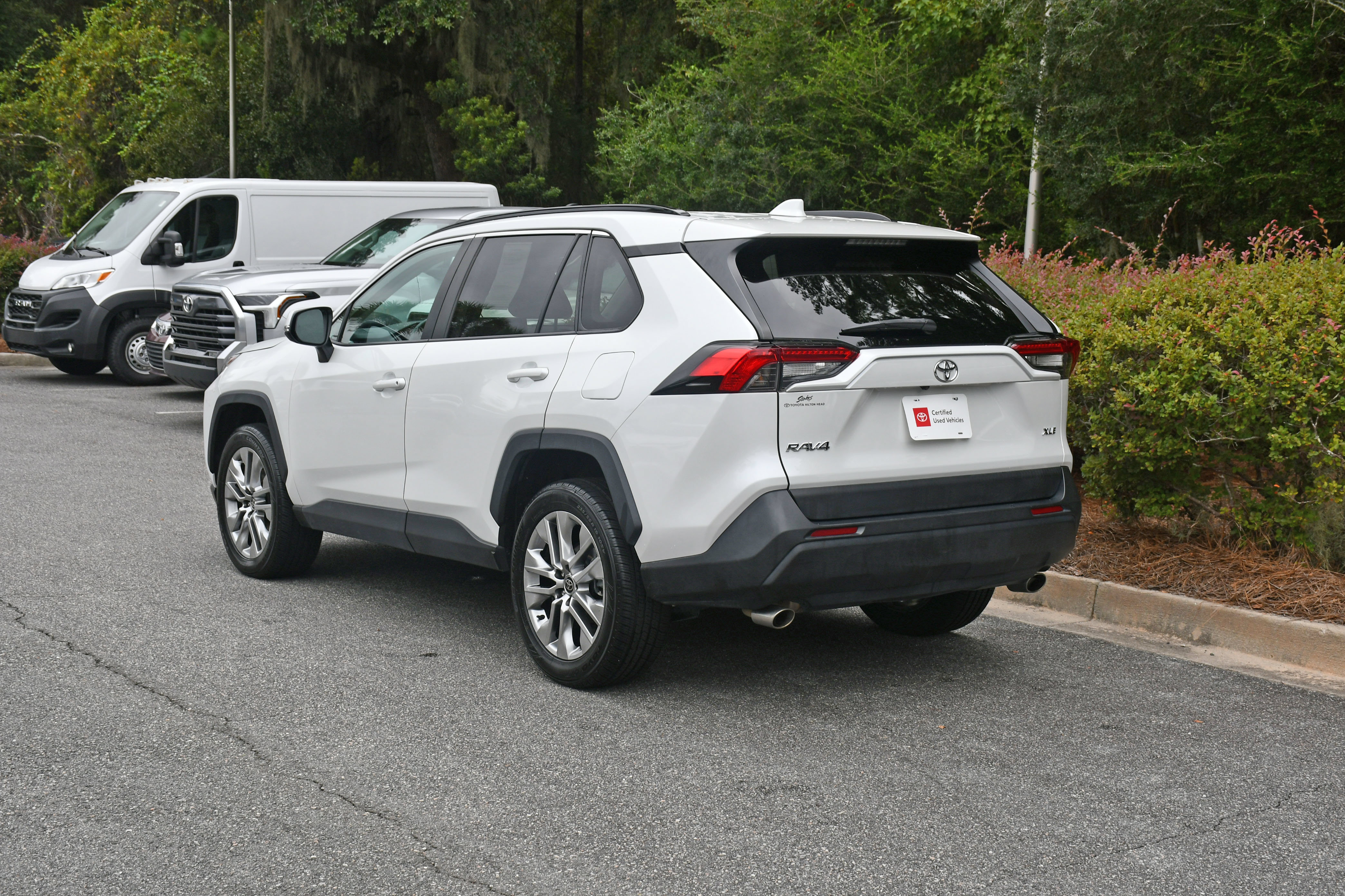 Used 2023 Toyota RAV4 XLE Premium FWD image 3