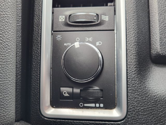 Used 2021 RAM 1500 Classic SLT AWD/4WD image 21