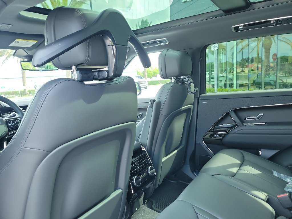 New 2026 Land Rover Range Rover Sport Dynamic SE AWD/4WD image 17