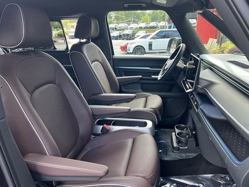 Used 2025 Volkswagen ID. Buzz Pro S image 31