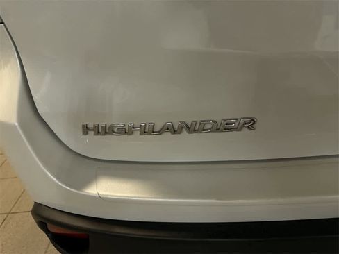 Used 2019 Toyota Highlander XLE image 26