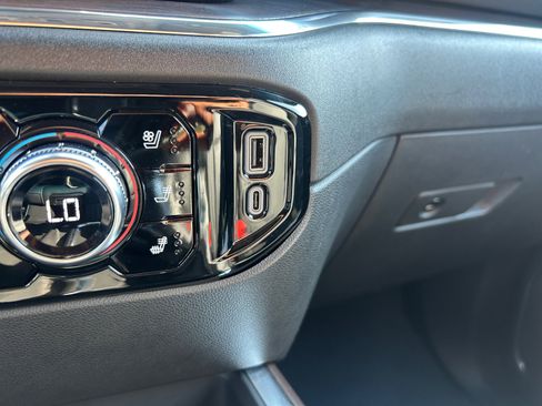 Used 2023 GMC Sierra 1500 SLT image 20