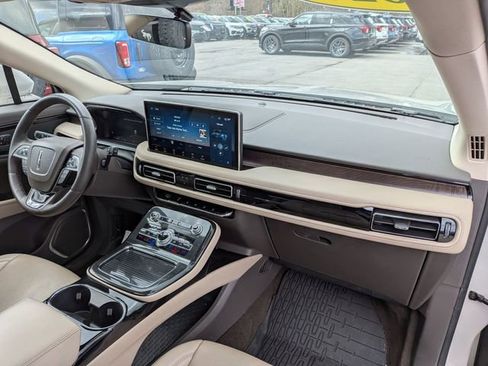 Used 2023 Lincoln Nautilus Reserve AWD/4WD image 23
