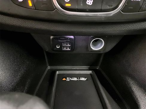 Used 2023 Chevrolet Traverse RS image 27