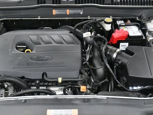 Used 2018 Ford Fusion SE image 18