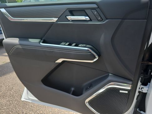 New 2025 GMC Acadia Elevation image 25