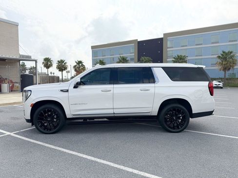 Used 2022 GMC Yukon XL Denali AWD/4WD image 19