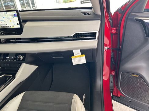 New 2025 Mitsubishi Outlander SE image 23
