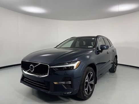 Used 2022 Volvo XC60 B5 Momentum w/ Advanced Package AWD/4WD image 3