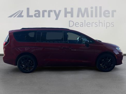 New 2026 Chrysler Pacifica Limited image 6
