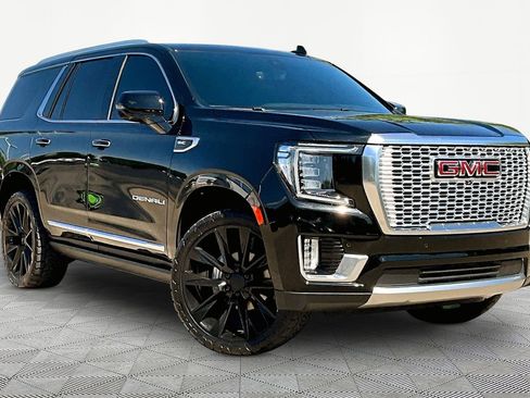 Used 2021 GMC Yukon Denali w/ Denali Premium Package AWD/4WD image 3